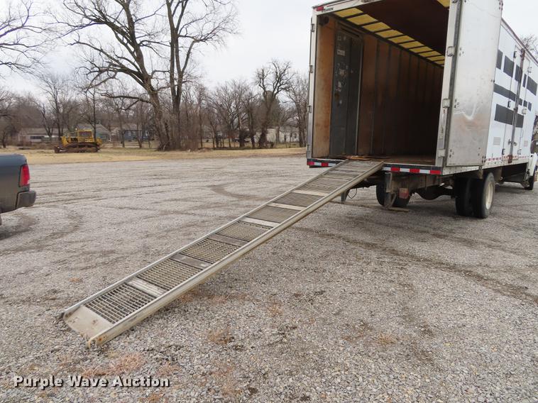 image for item DF1350 2000 Ford F650 Super Duty box truck