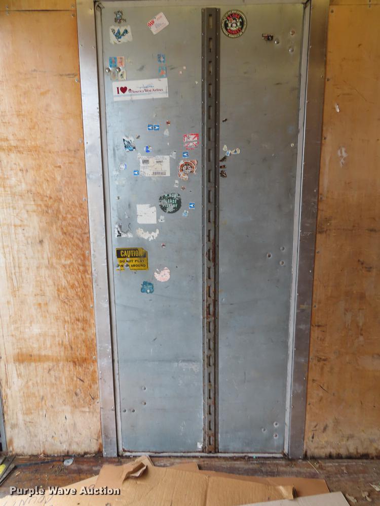 image for item DF1350 2000 Ford F650 Super Duty box truck