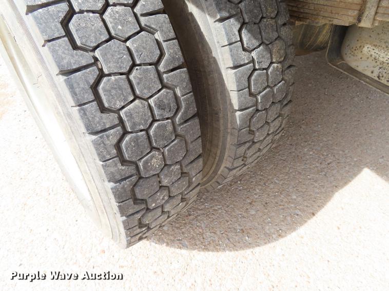 image for item DF1353 2011 Ford F550 Crew Cab flatbed truck