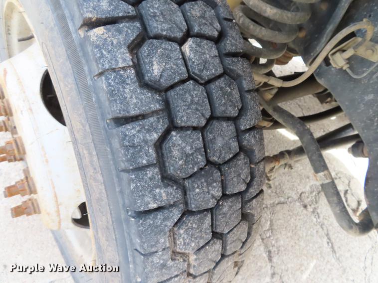 image for item DF1353 2011 Ford F550 Crew Cab flatbed truck