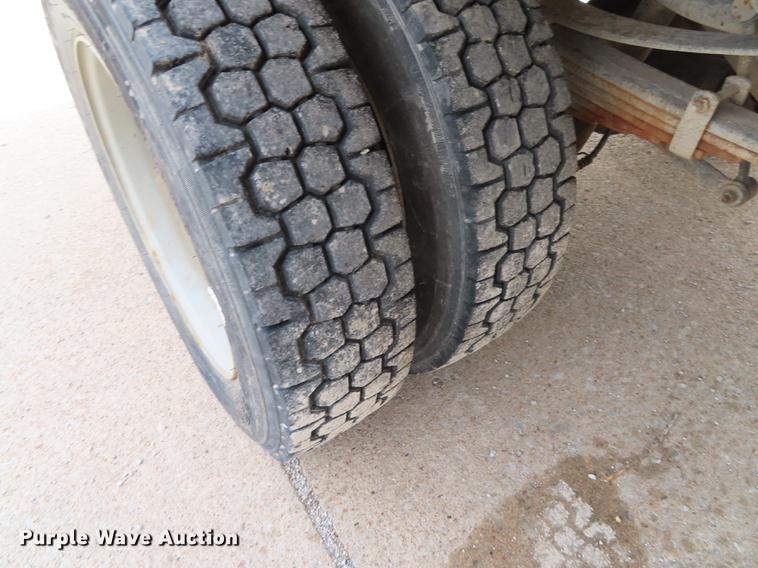 image for item DF1353 2011 Ford F550 Crew Cab flatbed truck