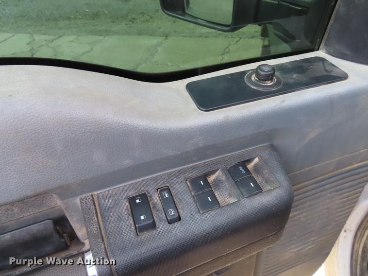 image for item DF1353 2011 Ford F550 Crew Cab flatbed truck