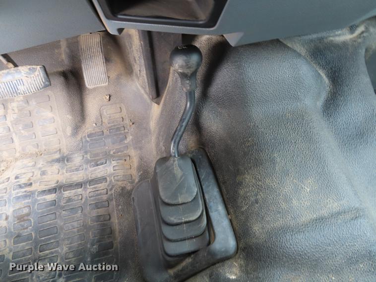 image for item DF1353 2011 Ford F550 Crew Cab flatbed truck