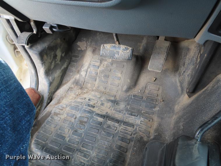 image for item DF1353 2011 Ford F550 Crew Cab flatbed truck