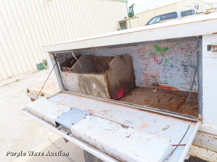 image for item DF1353 2011 Ford F550 Crew Cab flatbed truck