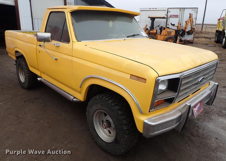 image for item DF8730 1986 Ford F150 XLT Lariat pickup truck