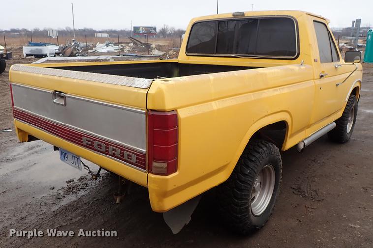 image for item DF8730 1986 Ford F150 XLT Lariat pickup truck