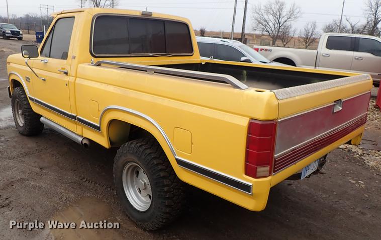 image for item DF8730 1986 Ford F150 XLT Lariat pickup truck