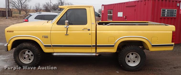 image for item DF8730 1986 Ford F150 XLT Lariat pickup truck