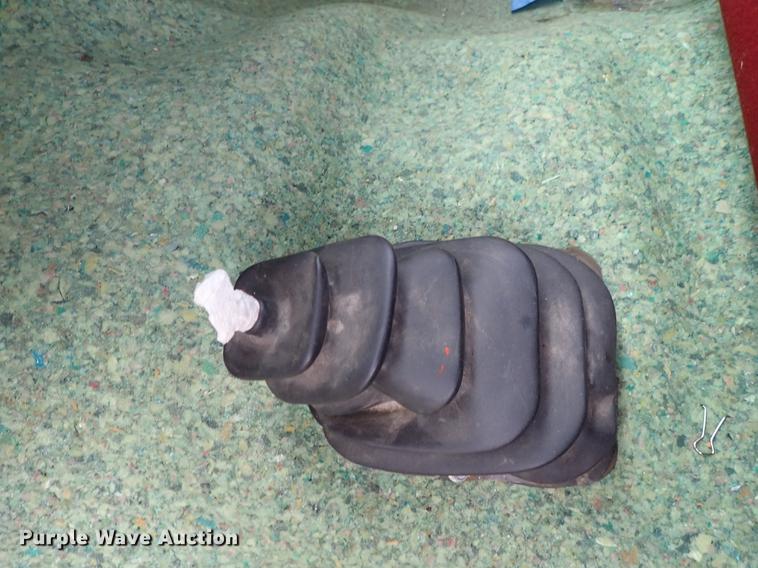 image for item DF8730 1986 Ford F150 XLT Lariat pickup truck