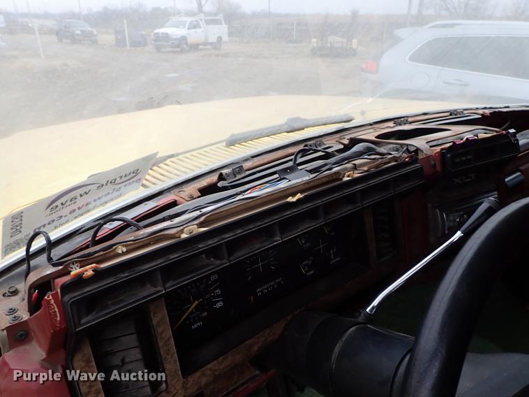 image for item DF8730 1986 Ford F150 XLT Lariat pickup truck