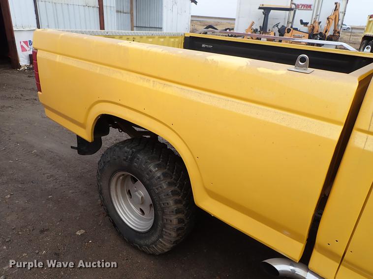 image for item DF8730 1986 Ford F150 XLT Lariat pickup truck