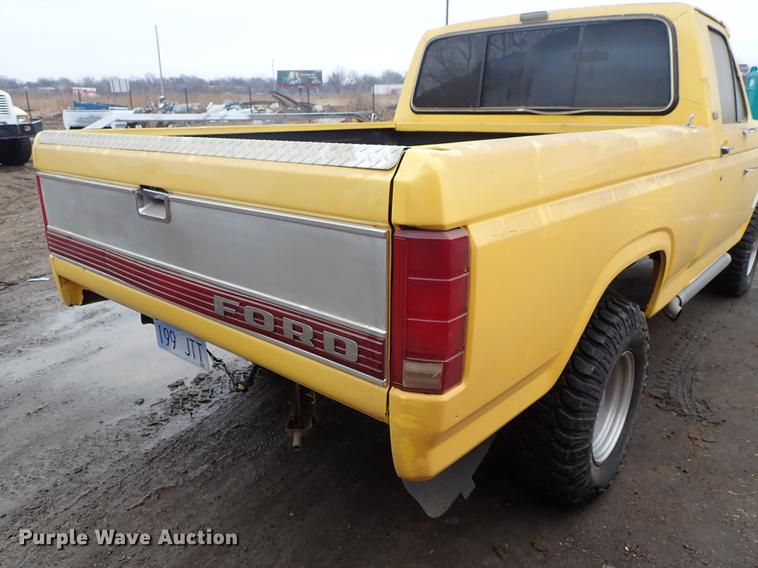 image for item DF8730 1986 Ford F150 XLT Lariat pickup truck