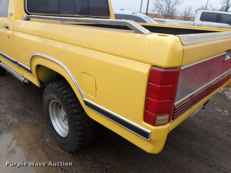image for item DF8730 1986 Ford F150 XLT Lariat pickup truck
