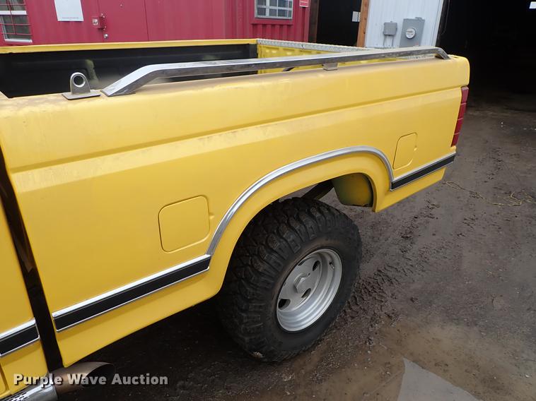 image for item DF8730 1986 Ford F150 XLT Lariat pickup truck