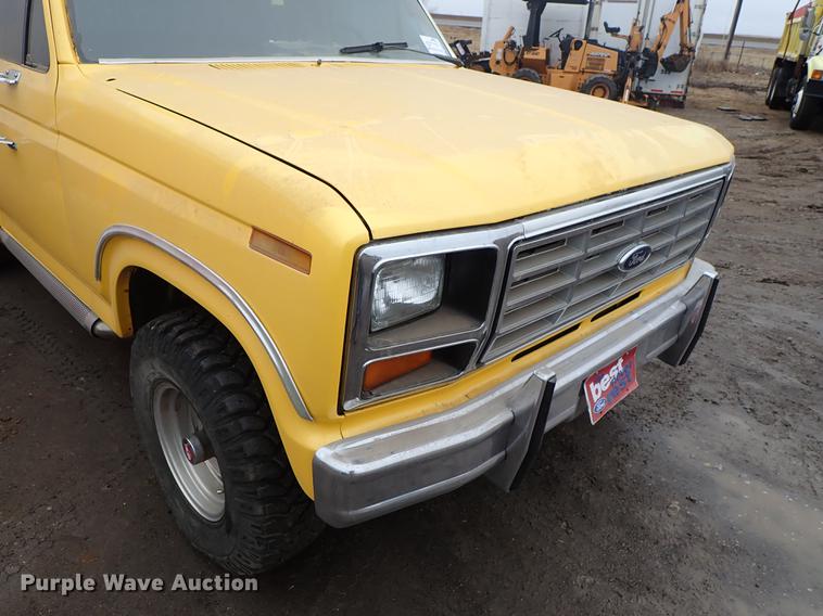 image for item DF8730 1986 Ford F150 XLT Lariat pickup truck