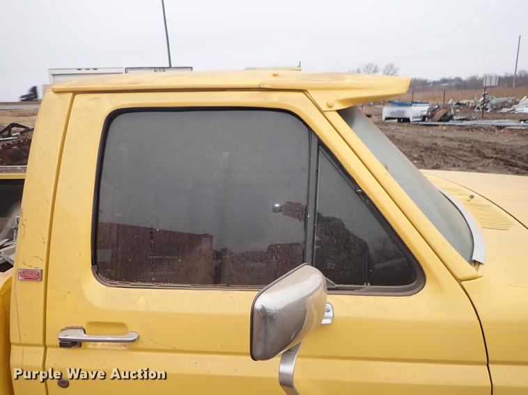 image for item DF8730 1986 Ford F150 XLT Lariat pickup truck