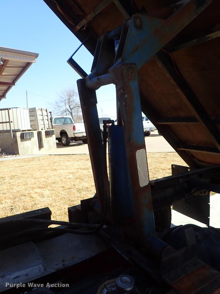 image for item DF8737 2000 Dodge Ram 3500 dump bed pickup truck