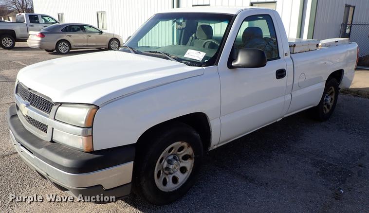 image for item DF8739 2005 Chevrolet Silverado 1500 pickup truck