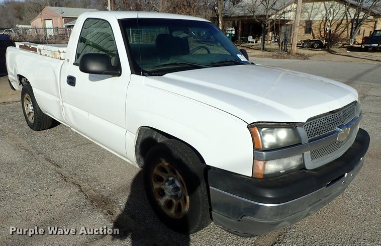 image for item DF8739 2005 Chevrolet Silverado 1500 pickup truck
