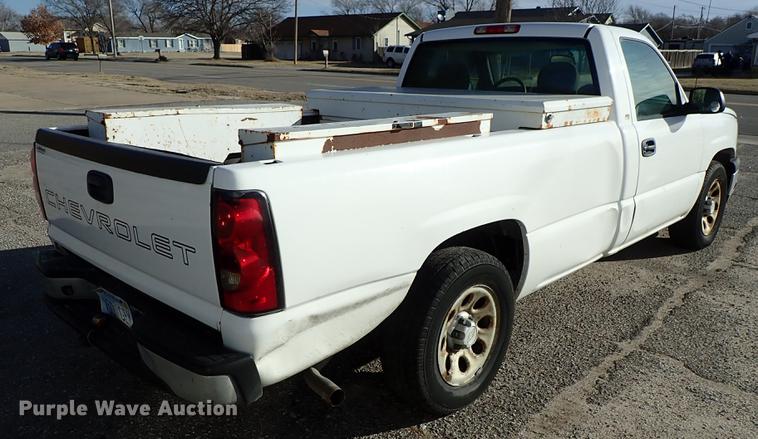 image for item DF8739 2005 Chevrolet Silverado 1500 pickup truck