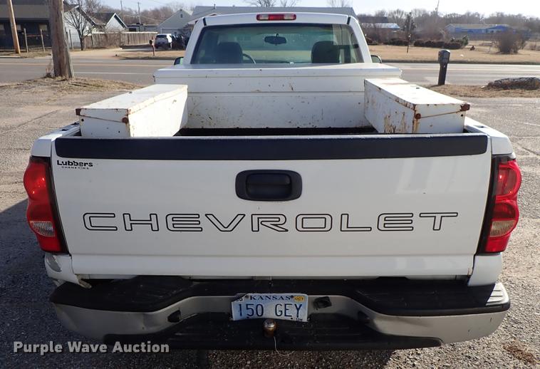 image for item DF8739 2005 Chevrolet Silverado 1500 pickup truck