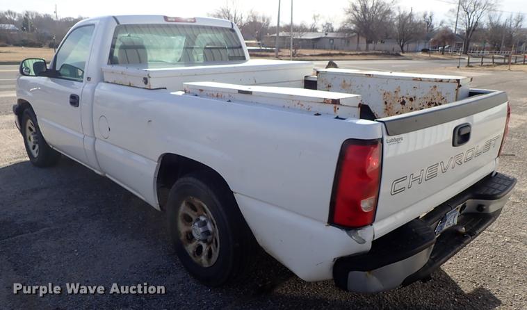 image for item DF8739 2005 Chevrolet Silverado 1500 pickup truck