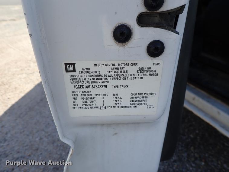 image for item DF8739 2005 Chevrolet Silverado 1500 pickup truck