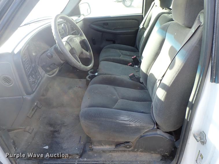 image for item DF8739 2005 Chevrolet Silverado 1500 pickup truck