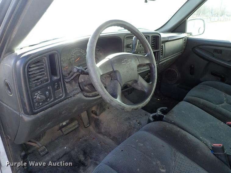 image for item DF8739 2005 Chevrolet Silverado 1500 pickup truck