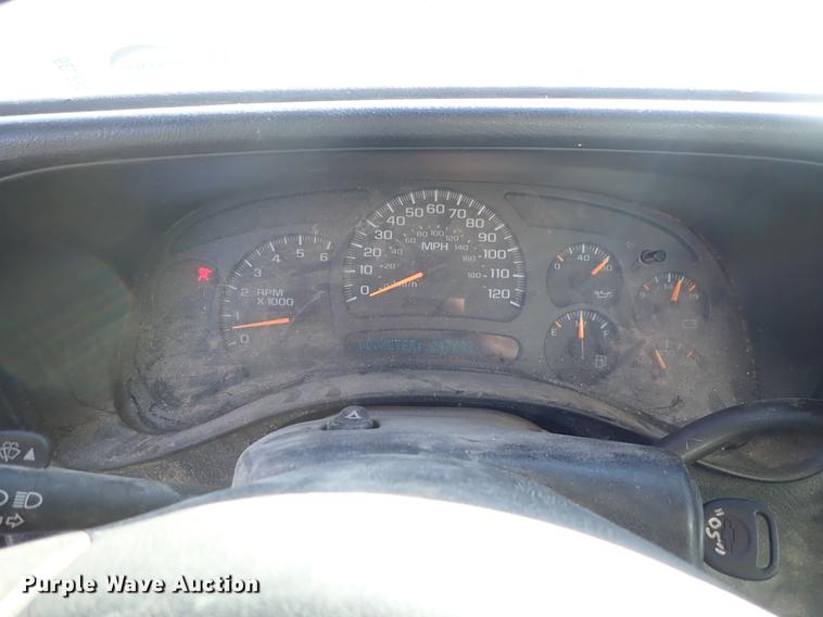 image for item DF8739 2005 Chevrolet Silverado 1500 pickup truck