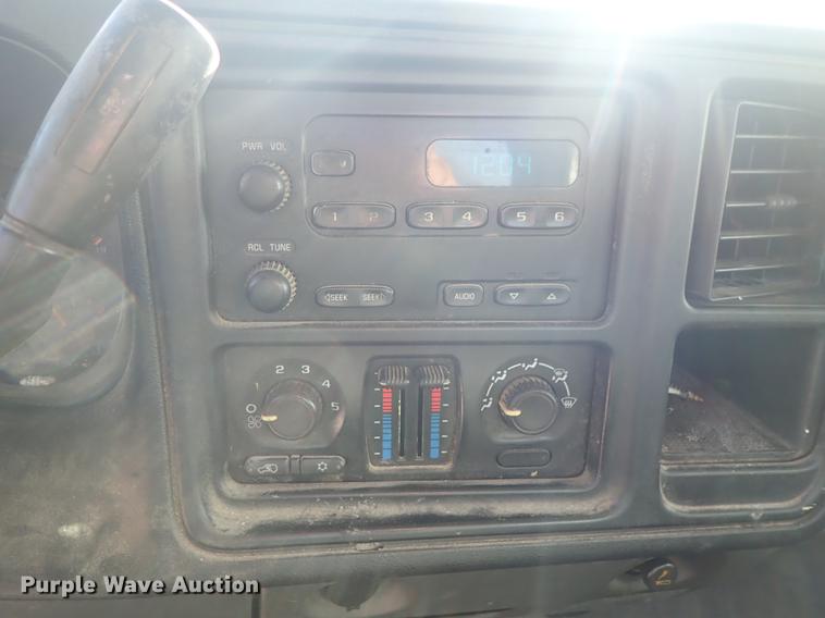 image for item DF8739 2005 Chevrolet Silverado 1500 pickup truck