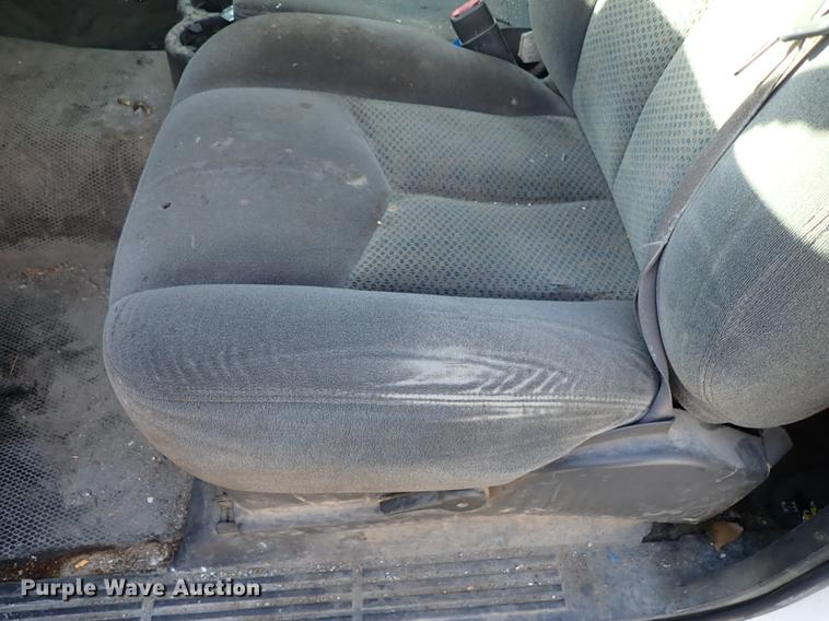 image for item DF8739 2005 Chevrolet Silverado 1500 pickup truck