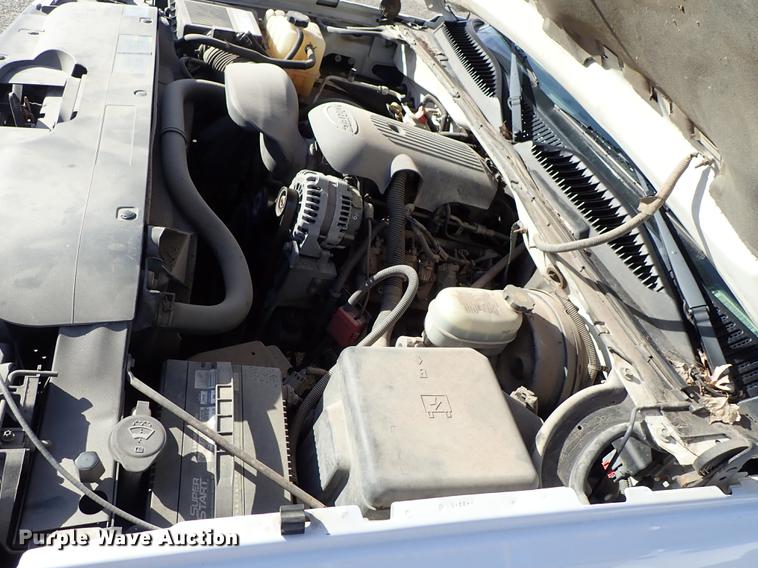 image for item DF8739 2005 Chevrolet Silverado 1500 pickup truck