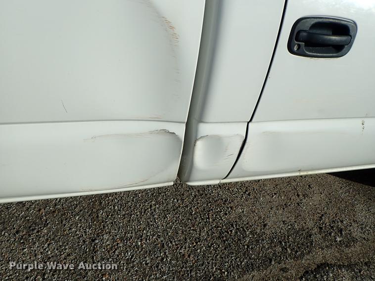 image for item DF8739 2005 Chevrolet Silverado 1500 pickup truck