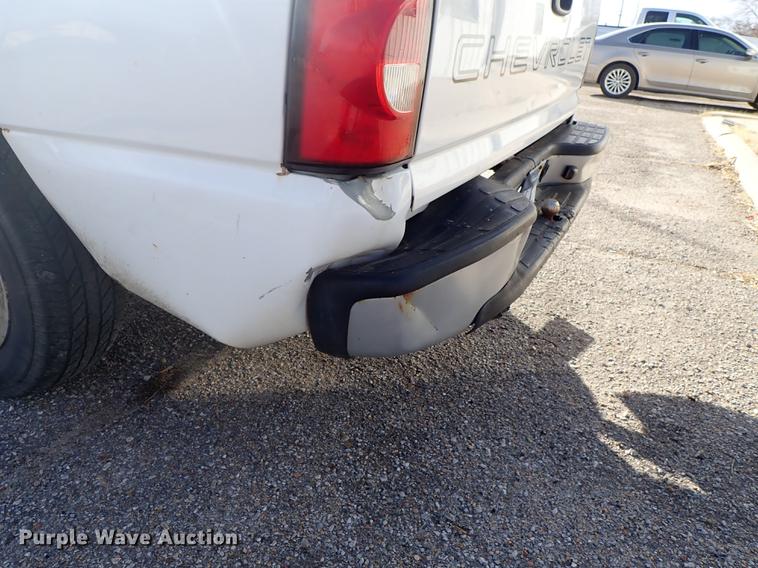 image for item DF8739 2005 Chevrolet Silverado 1500 pickup truck