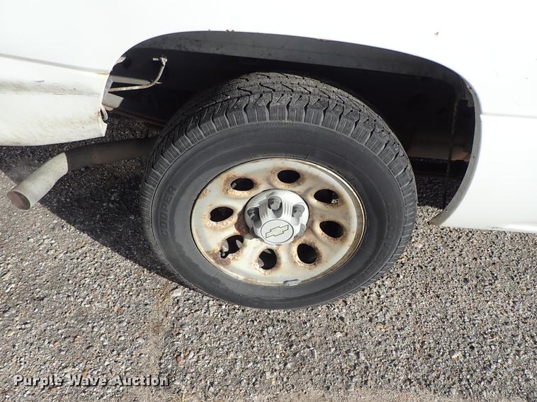 image for item DF8739 2005 Chevrolet Silverado 1500 pickup truck