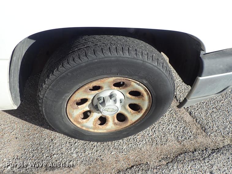 image for item DF8739 2005 Chevrolet Silverado 1500 pickup truck