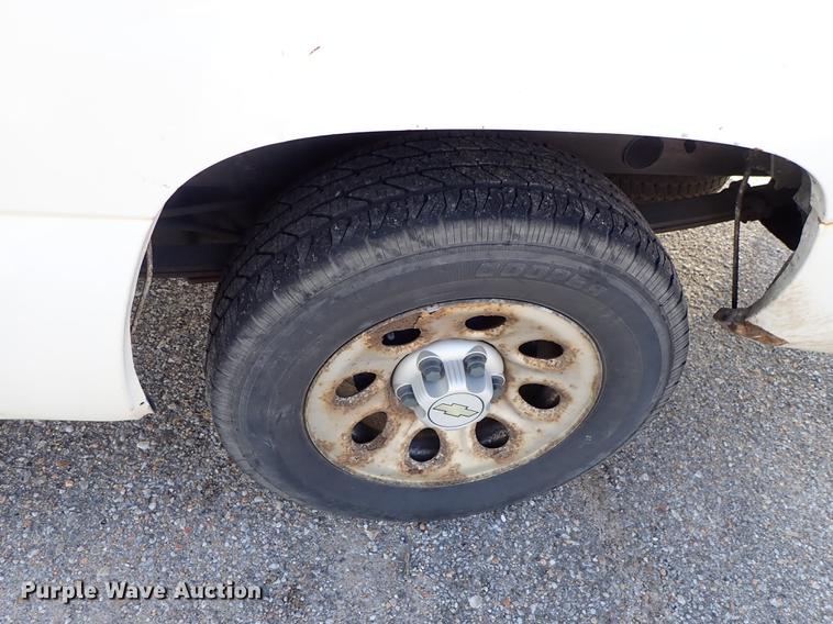 image for item DF8739 2005 Chevrolet Silverado 1500 pickup truck