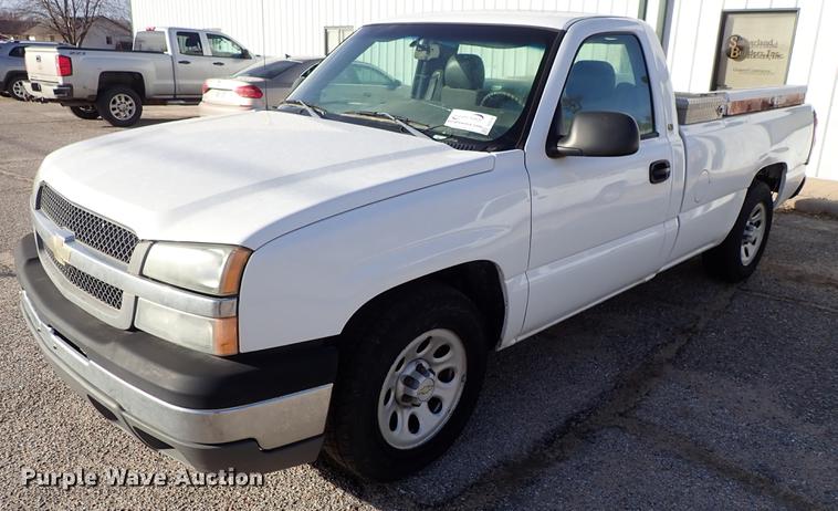 image for item DF8740 2005 Chevrolet Silverado 1500 pickup truck