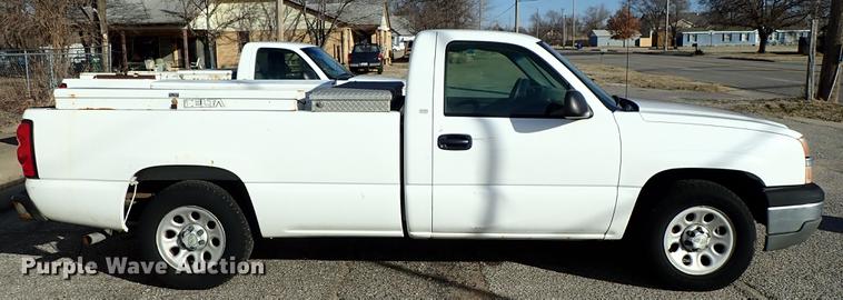 image for item DF8740 2005 Chevrolet Silverado 1500 pickup truck