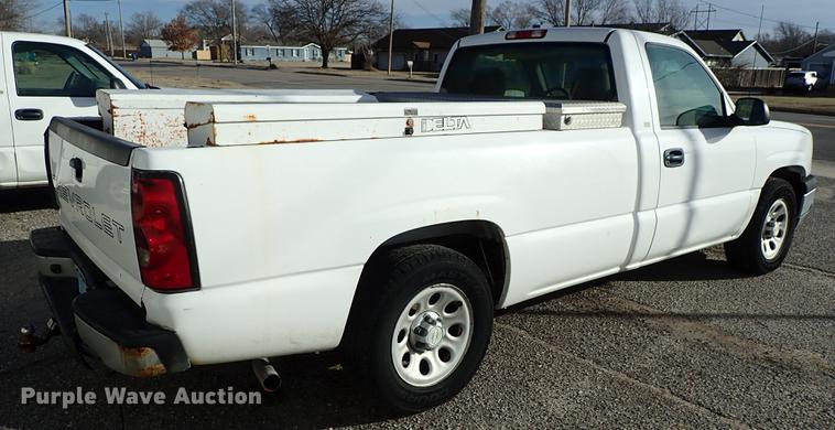 image for item DF8740 2005 Chevrolet Silverado 1500 pickup truck