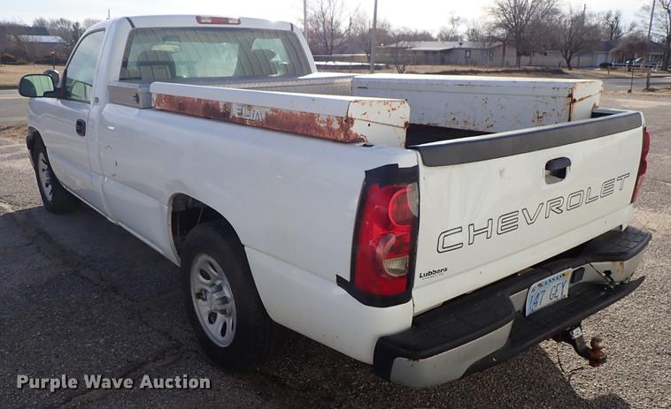image for item DF8740 2005 Chevrolet Silverado 1500 pickup truck