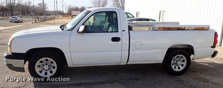 image for item DF8740 2005 Chevrolet Silverado 1500 pickup truck
