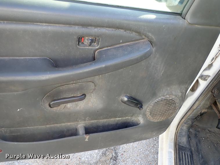 image for item DF8740 2005 Chevrolet Silverado 1500 pickup truck