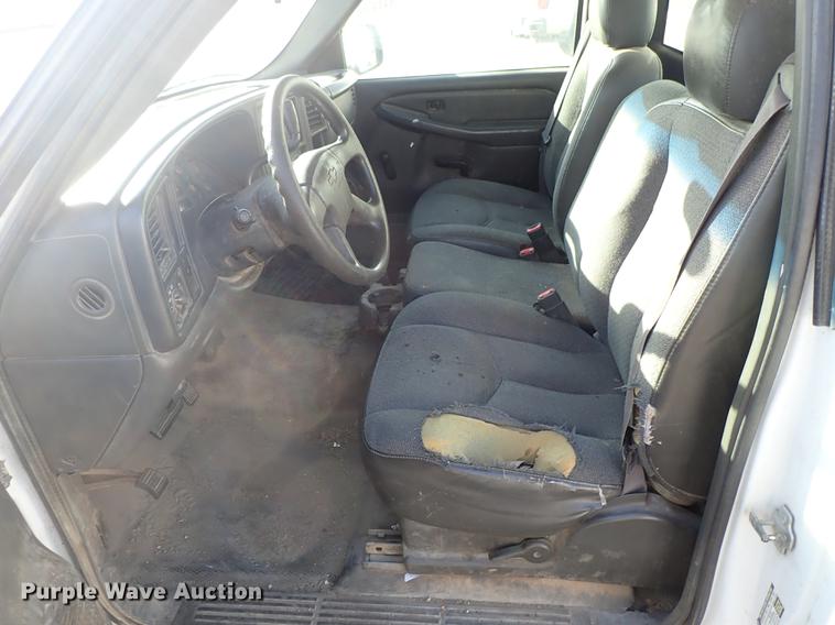 image for item DF8740 2005 Chevrolet Silverado 1500 pickup truck