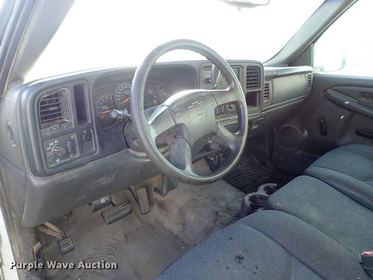 image for item DF8740 2005 Chevrolet Silverado 1500 pickup truck