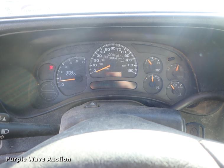 image for item DF8740 2005 Chevrolet Silverado 1500 pickup truck