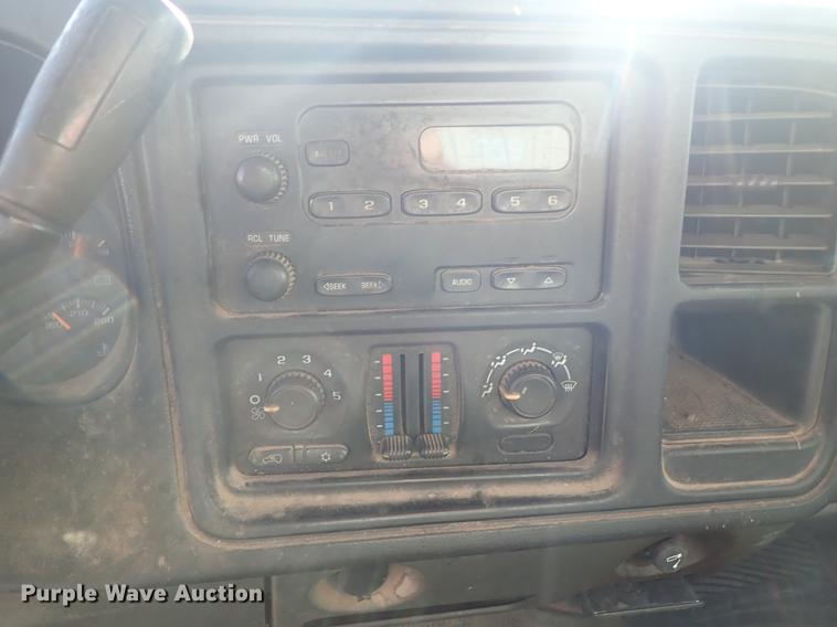 image for item DF8740 2005 Chevrolet Silverado 1500 pickup truck