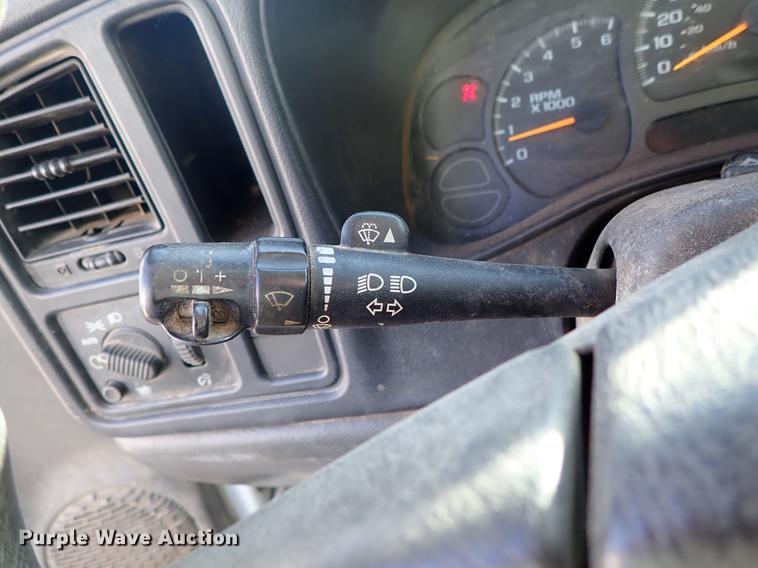 image for item DF8740 2005 Chevrolet Silverado 1500 pickup truck